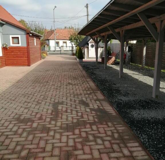 بنسيون Vidéki Porta