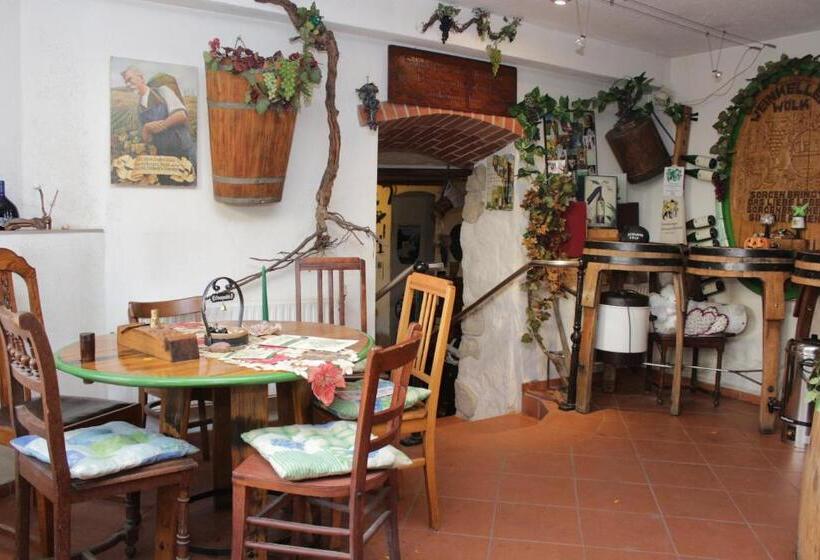 פנסיון Weinkeller Wölk