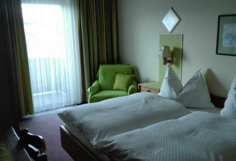 הוסטל Pension Restaurant Meran