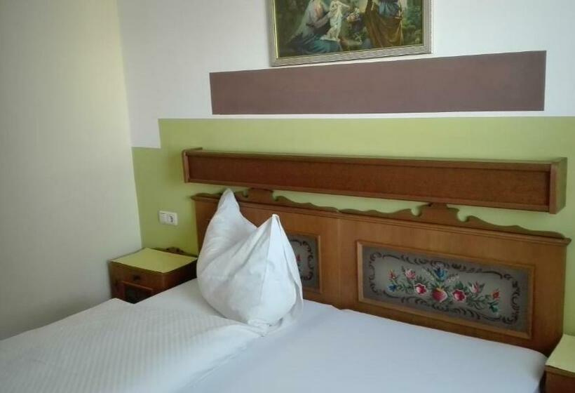 הוסטל Pension Restaurant Meran