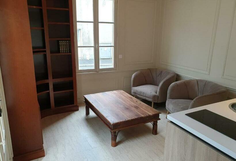 Au Loup Historic Apartments