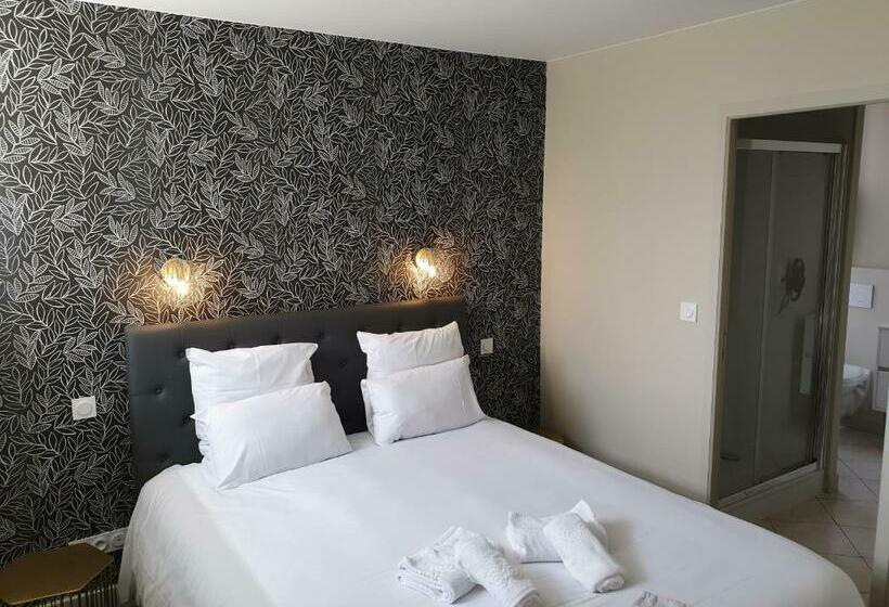 Au Loup Historic Apartments