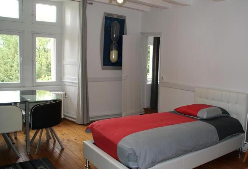 민박 Chateau De Vaugrignon Beer Spa