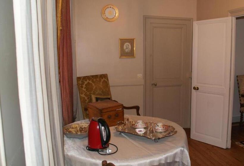 민박 Chateau De Vaugrignon Beer Spa