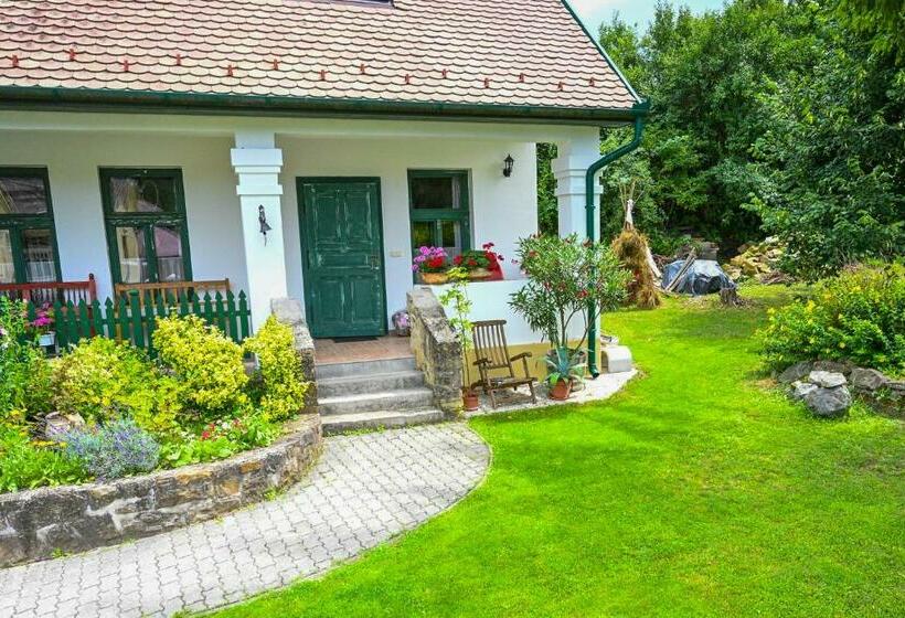 ベッドアンドブレックファースト Falubíró Vendégháza