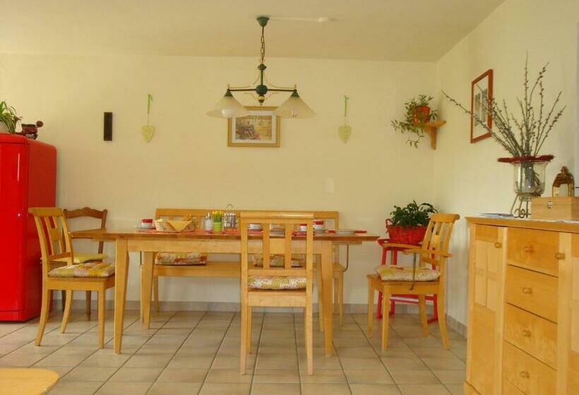 ベッドアンドブレックファースト Haus Camelia