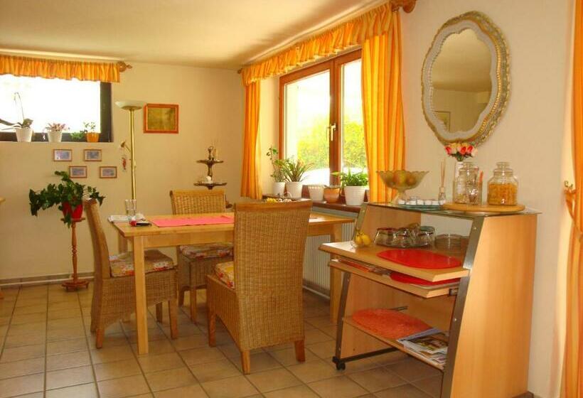 ベッドアンドブレックファースト Haus Camelia