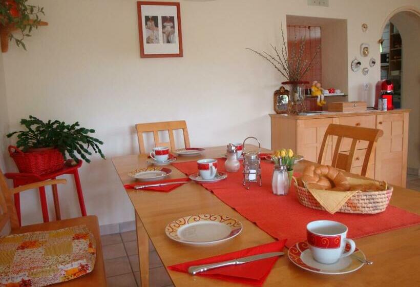 ベッドアンドブレックファースト Haus Camelia