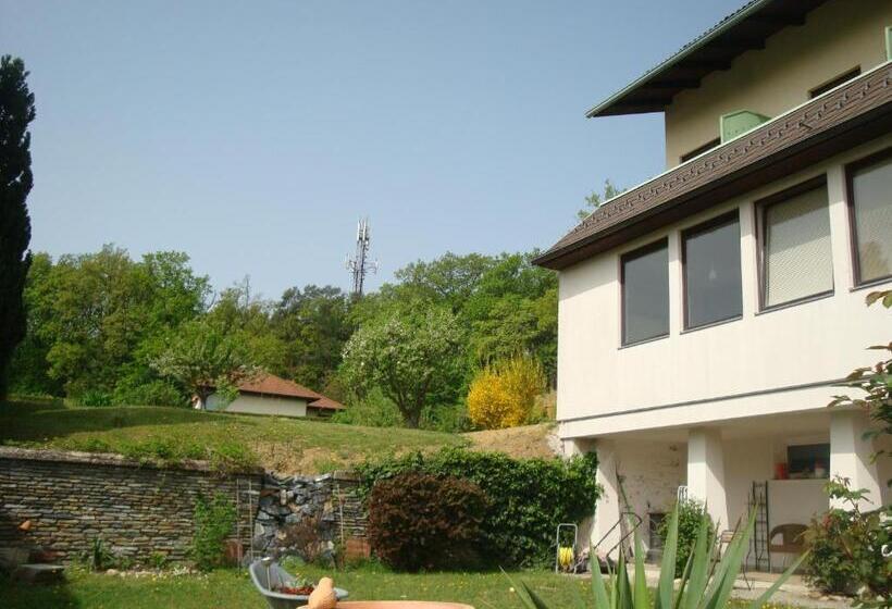 ベッドアンドブレックファースト Haus Camelia