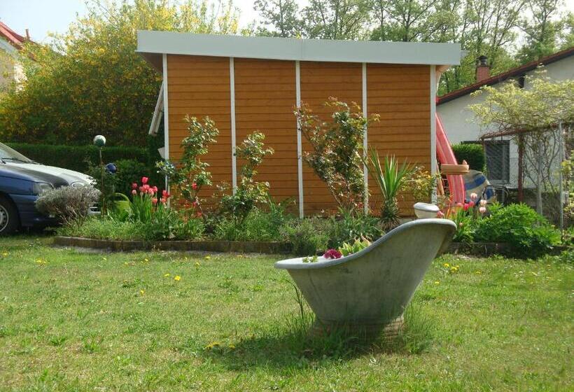 ベッドアンドブレックファースト Haus Camelia