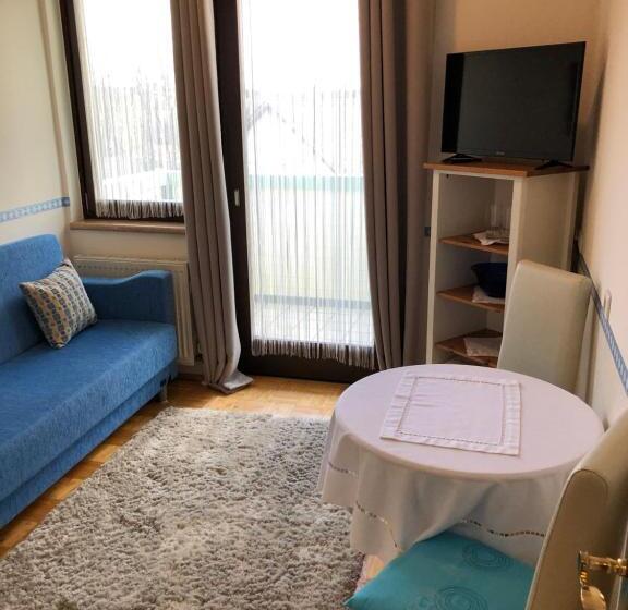 ベッドアンドブレックファースト Haus Camelia