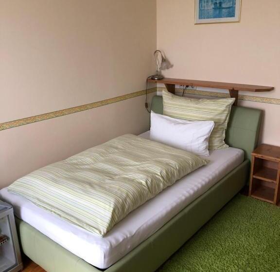 ベッドアンドブレックファースト Haus Camelia