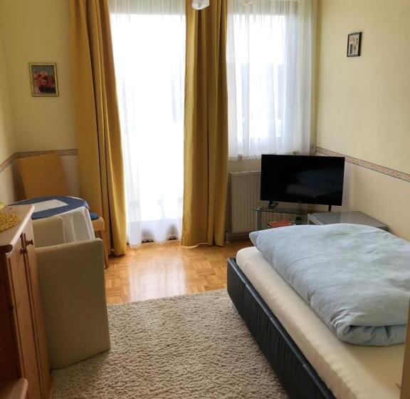 ベッドアンドブレックファースト Haus Camelia