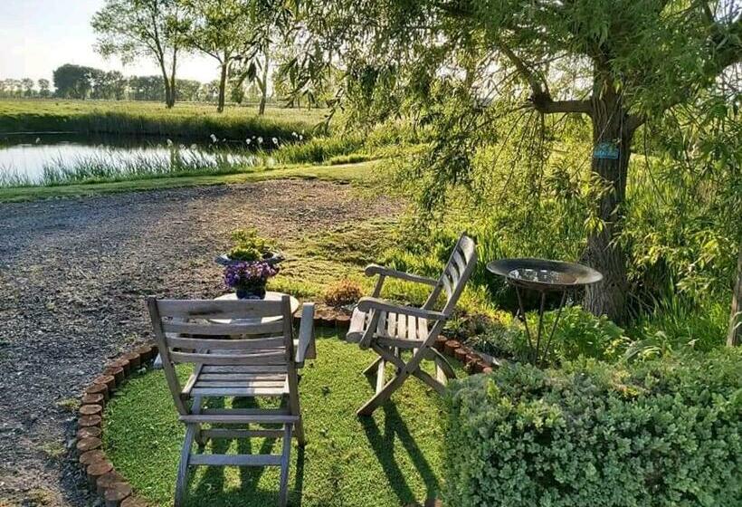 Bed and Breakfast Logies De Meerkoet