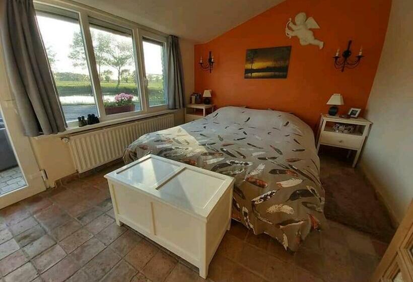 Bed and Breakfast Logies De Meerkoet