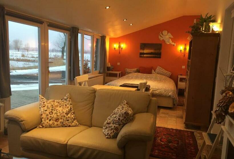 Bed and Breakfast Logies De Meerkoet