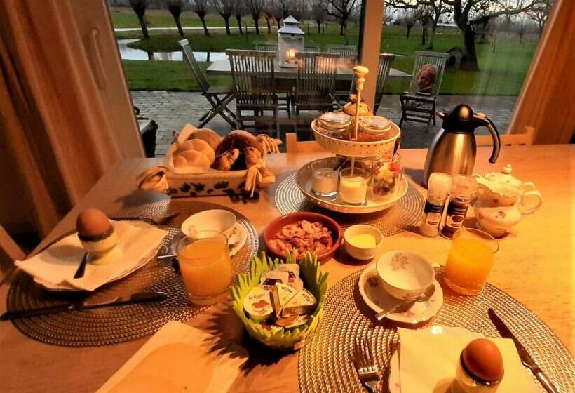 Bed and Breakfast Logies De Meerkoet