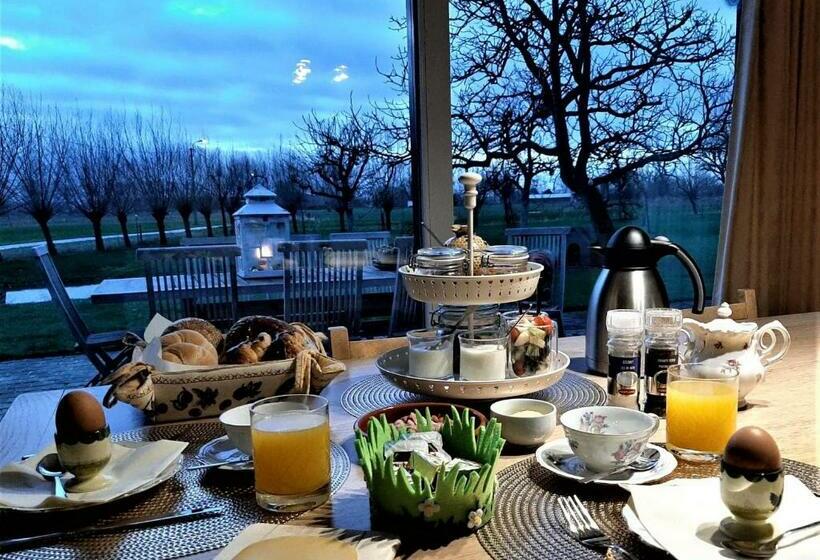 Bed and Breakfast Logies De Meerkoet