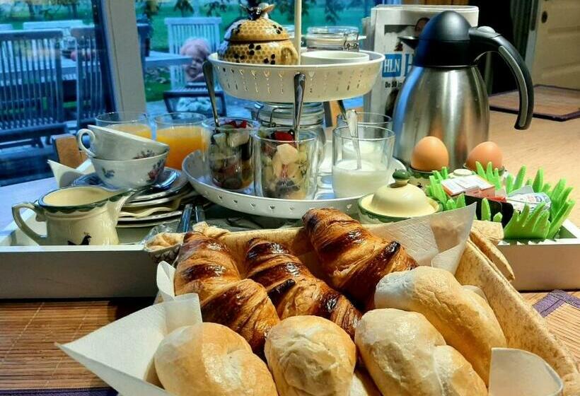 Bed and Breakfast Logies De Meerkoet