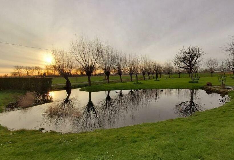 Bed and Breakfast Logies De Meerkoet