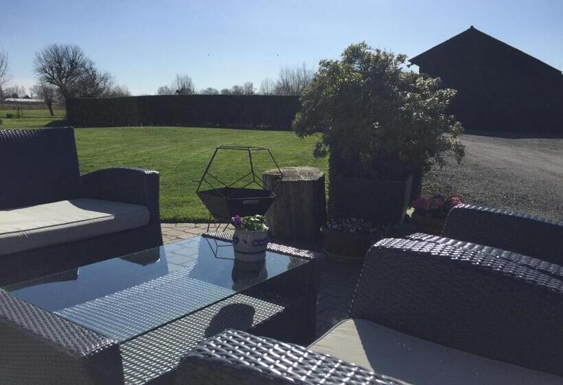 Bed and Breakfast Logies De Meerkoet