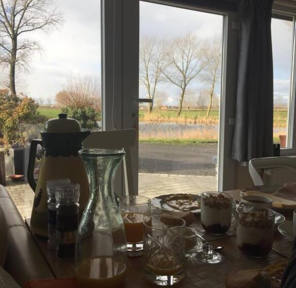 Bed and Breakfast Logies De Meerkoet