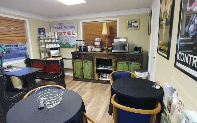 Tradewinds Lodging And Bed & Breakfast