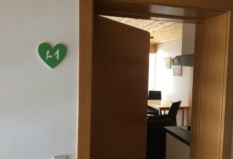 مبيت وإفطار Wäldermetzge Hüttenzimmer Und Wohnungen