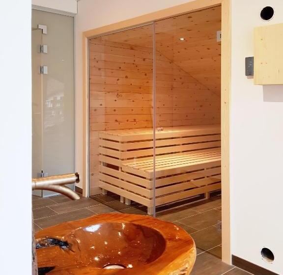 مبيت وإفطار Wäldermetzge Hüttenzimmer Und Wohnungen