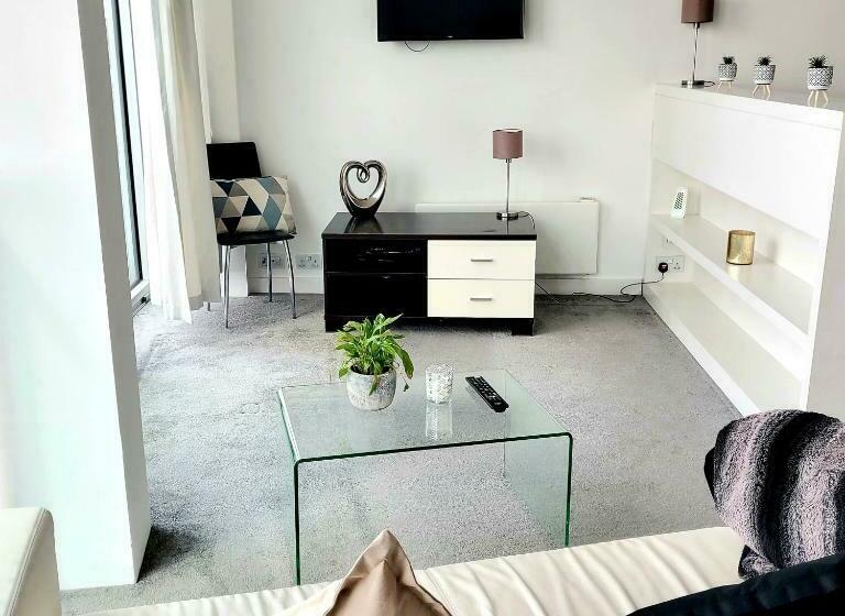 Cityscape Apartment In Birmingham With Self Checkin