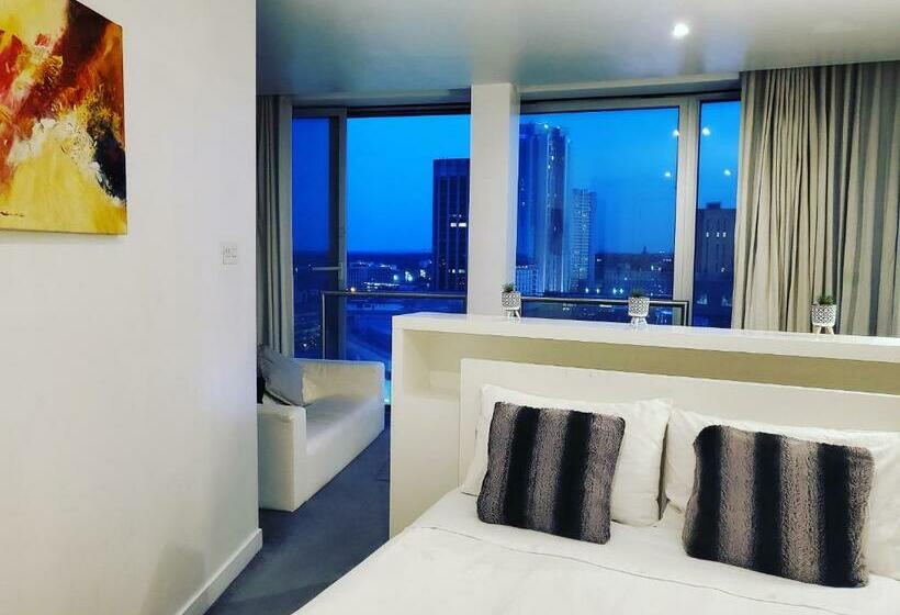 Cityscape Apartment In Birmingham With Self Checkin