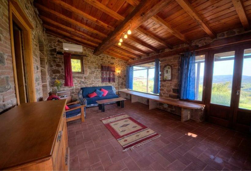 هتل Agriturismo Poggio Monte Saturnia