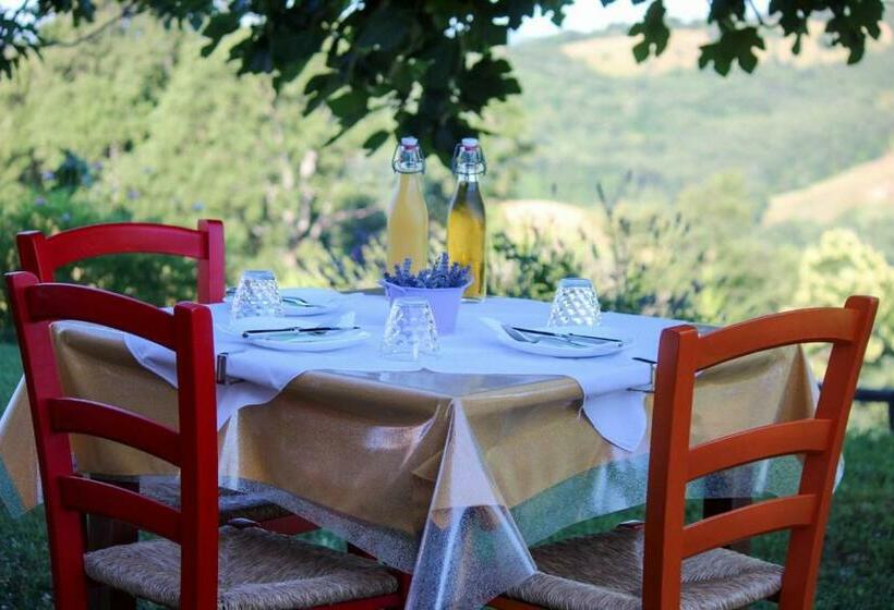 هتل Agriturismo Poggio Monte Saturnia