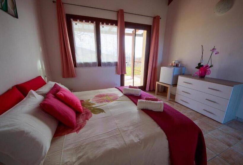 هتل Agriturismo Poggio Monte Saturnia