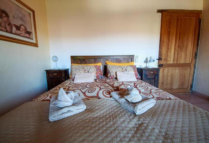 هتل Agriturismo Poggio Monte Saturnia