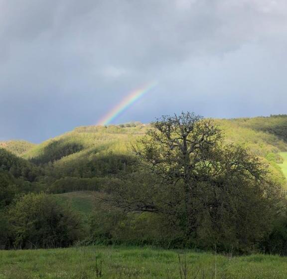 هتل Agriturismo Poggio Monte Saturnia