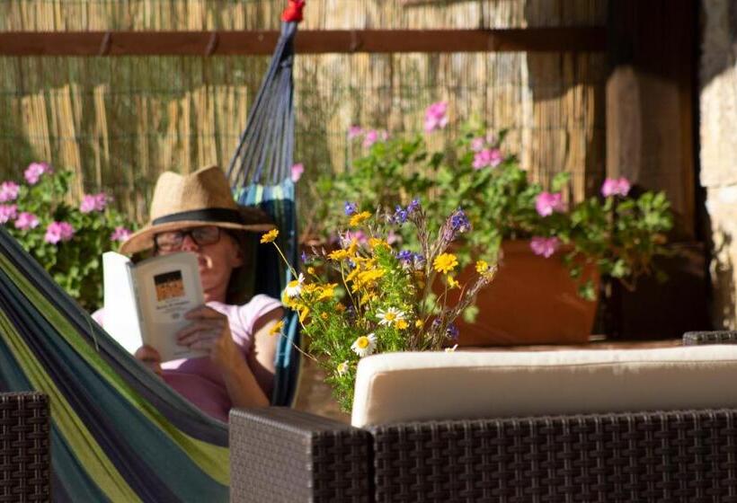 هتل Agriturismo Poggio Monte Saturnia