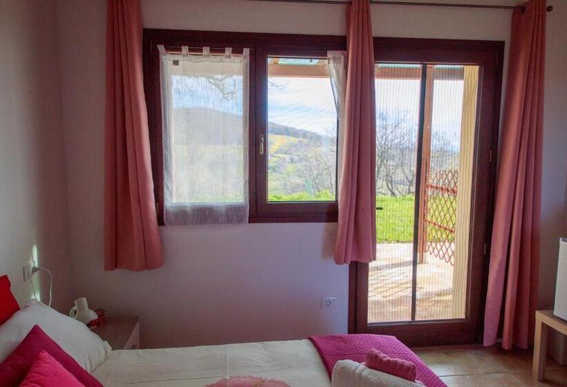 هتل Agriturismo Poggio Monte Saturnia