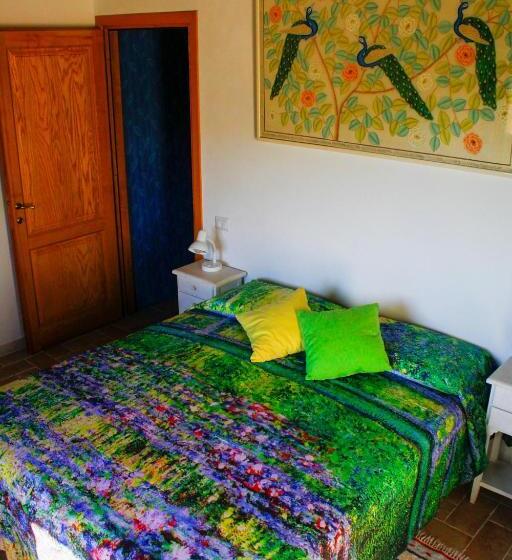 هتل Agriturismo Poggio Monte Saturnia