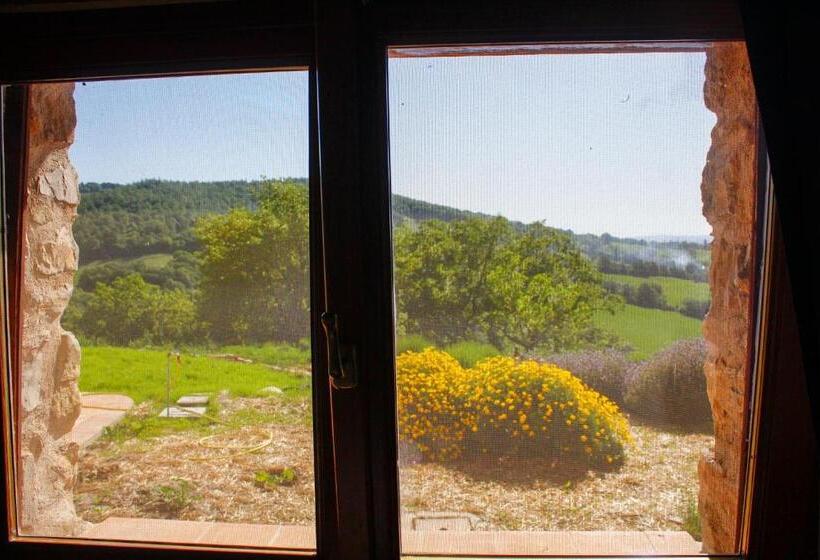 هتل Agriturismo Poggio Monte Saturnia