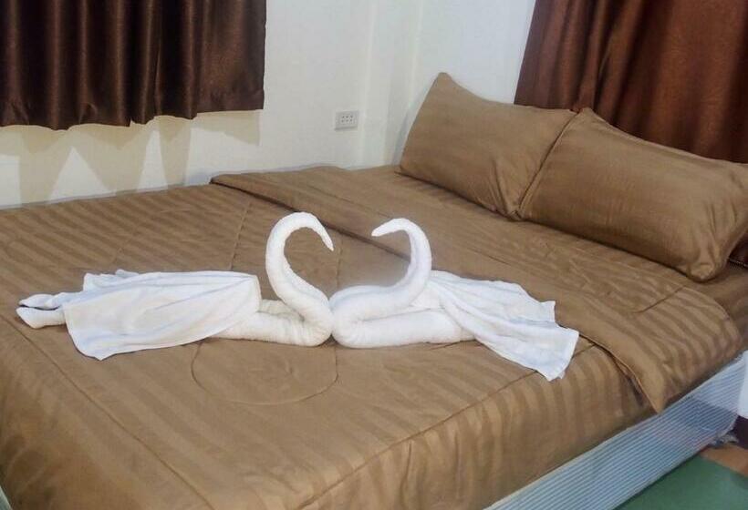 בית מלון כפרי Moon Fox Caféinn Art & Gallery