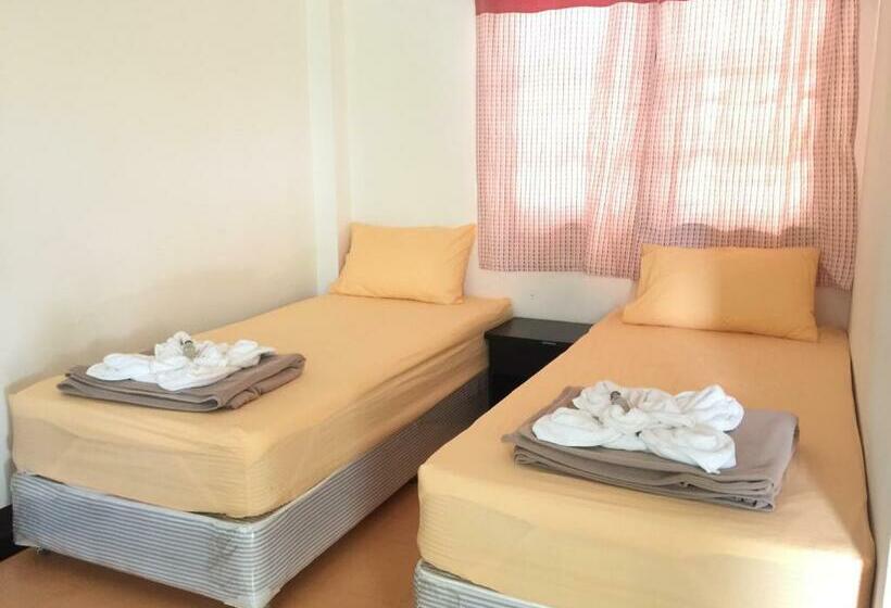 בית מלון כפרי Moon Fox Caféinn Art & Gallery