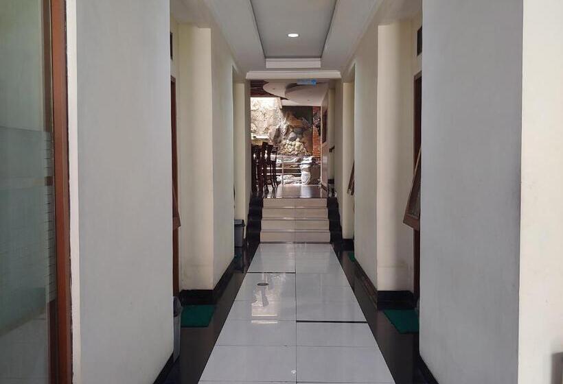 فندق Oyo 90492 Papi Inn Guesthouse