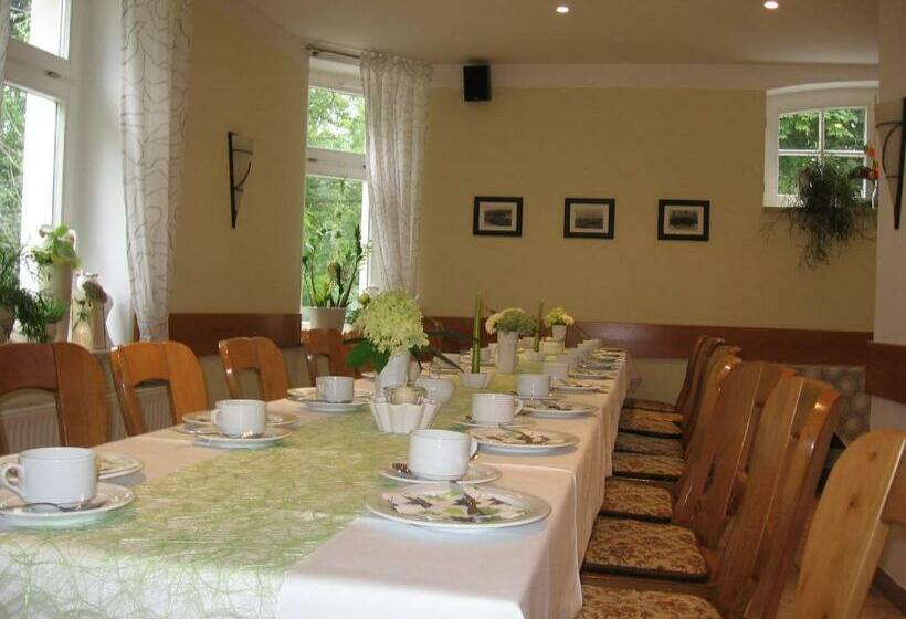 فندق Pension Kastanienhof