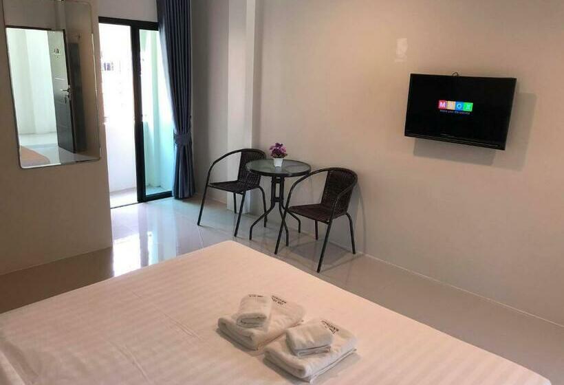 Hotel The Hub Suratthanl