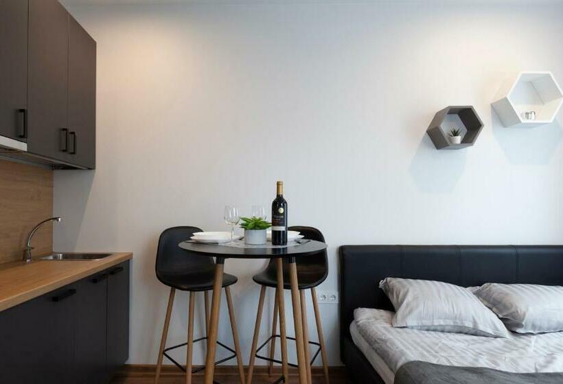 Oak House Apartments