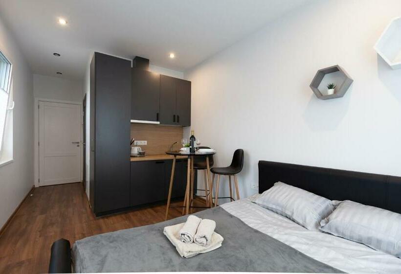 Oak House Apartments