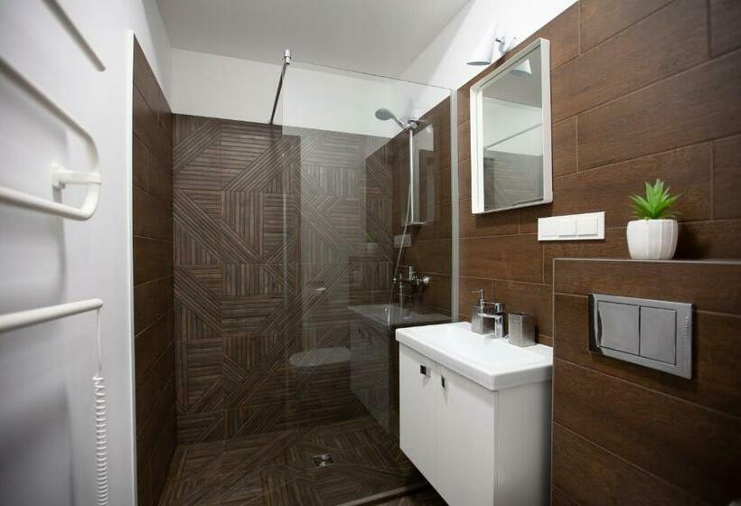 Oak House Apartments