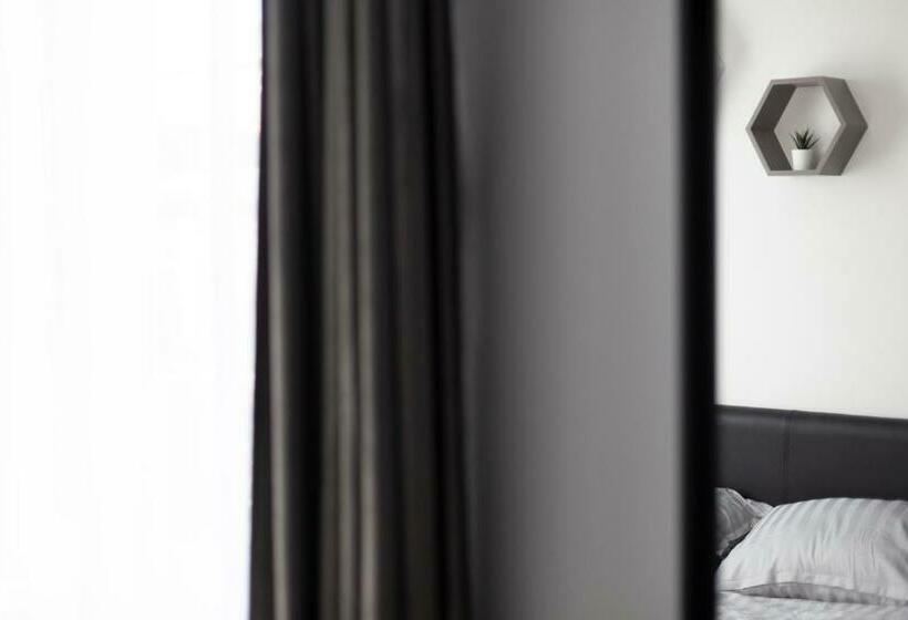 Oak House Apartments