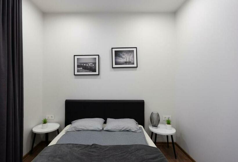 Oak House Apartments